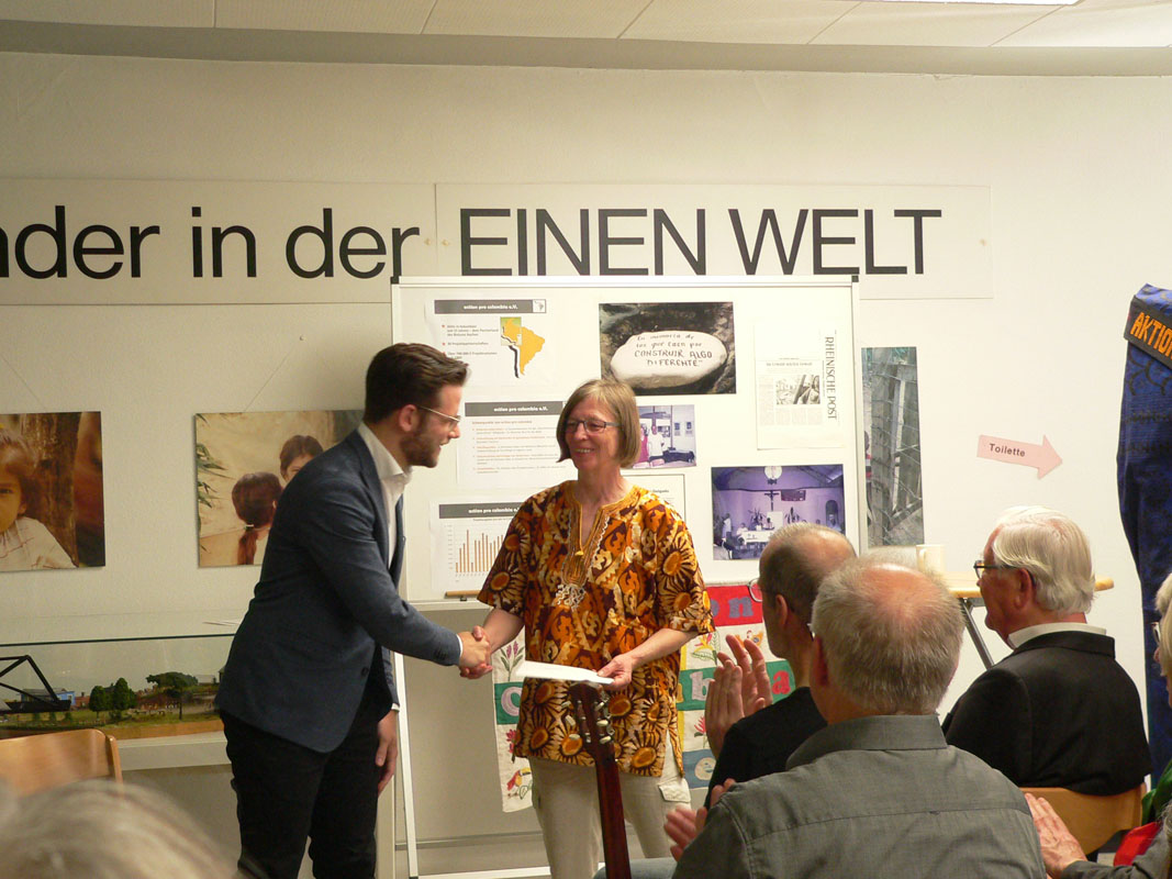 Oberbürgermeister Felix Heinrichs und Aktion Friedensdorf-Vorsitzende Franziska Suffenplan-Göbels Oberbürgermeister Felix Heinrichs und Aktion Friedensdorf-Vorsitzende Franziska Suffenplan-Göbels