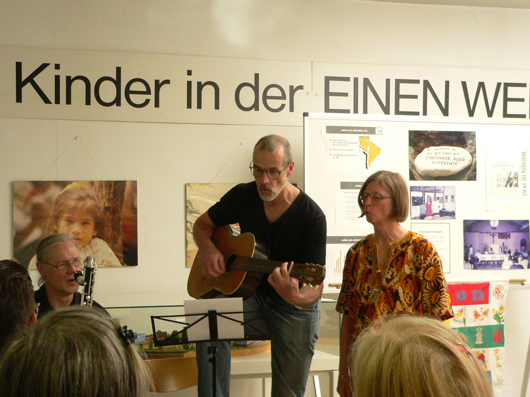 Spontanes Duo: Christian Bauer und F. Suffenplan-Göbels beim Liedvortrag