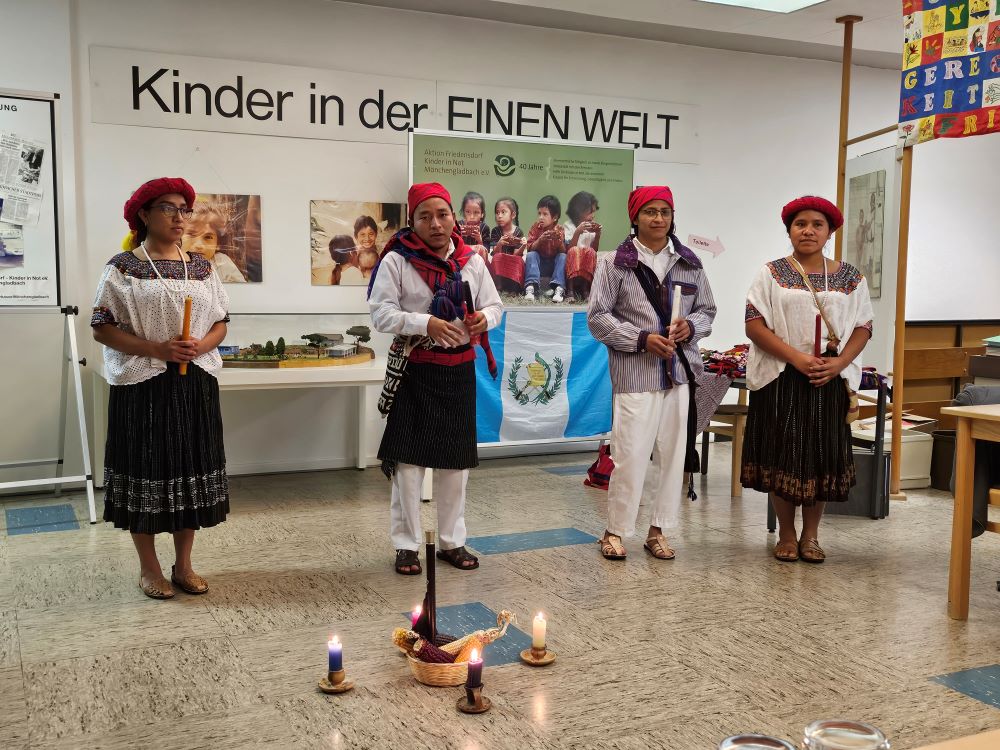 Bild 3: Besuch im EWIZ