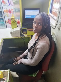 Openda Gertrude auf ihrer Arbeitsstelle