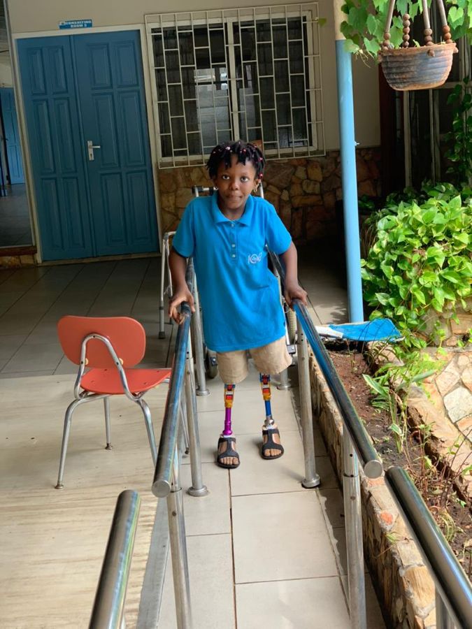 Susana kann erstmals laufen